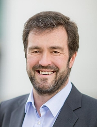 Peter Miller Oe DP Portraet 600x800